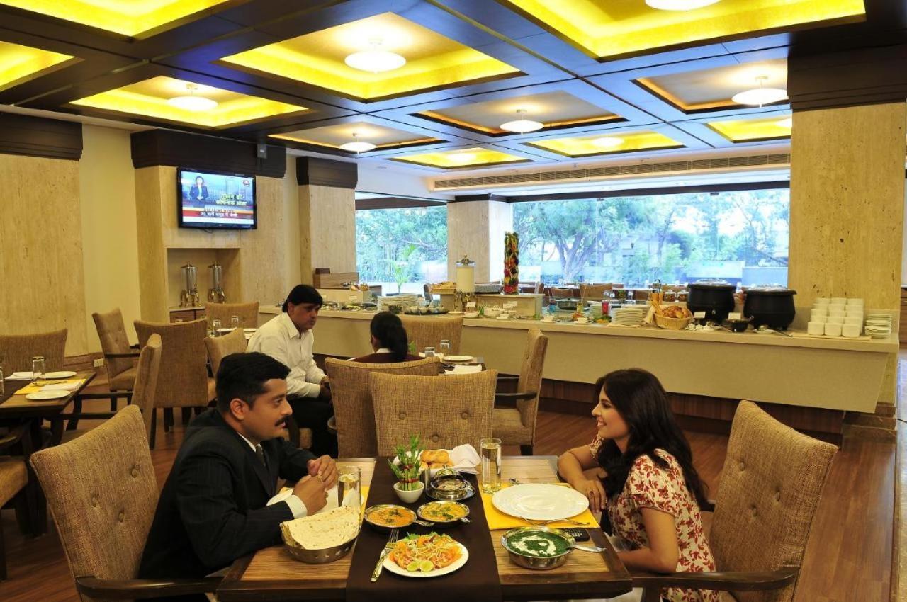 Hotel The Sky Imperial, Thaltej Ahmedabad Esterno foto