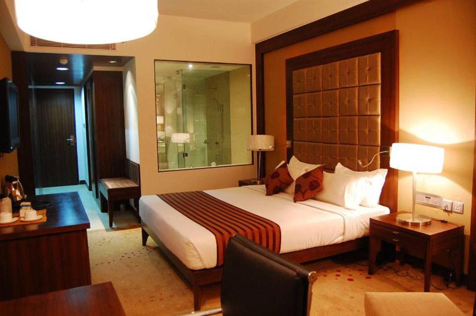 Hotel The Sky Imperial, Thaltej Ahmedabad Esterno foto