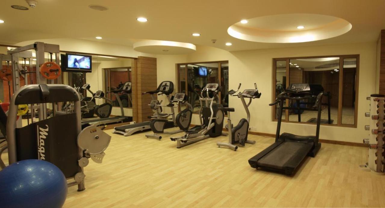 Hotel The Sky Imperial, Thaltej Ahmedabad Esterno foto