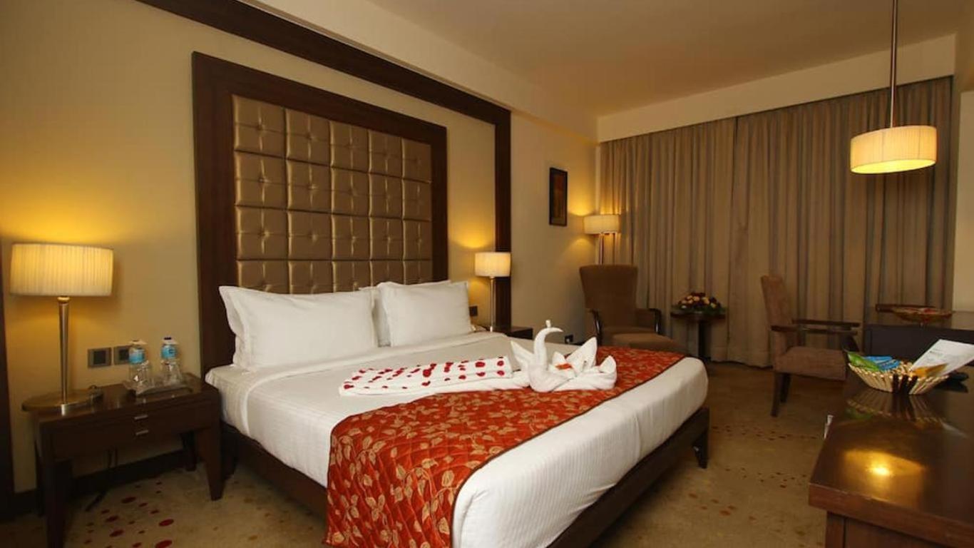 Hotel The Sky Imperial, Thaltej Ahmedabad Esterno foto